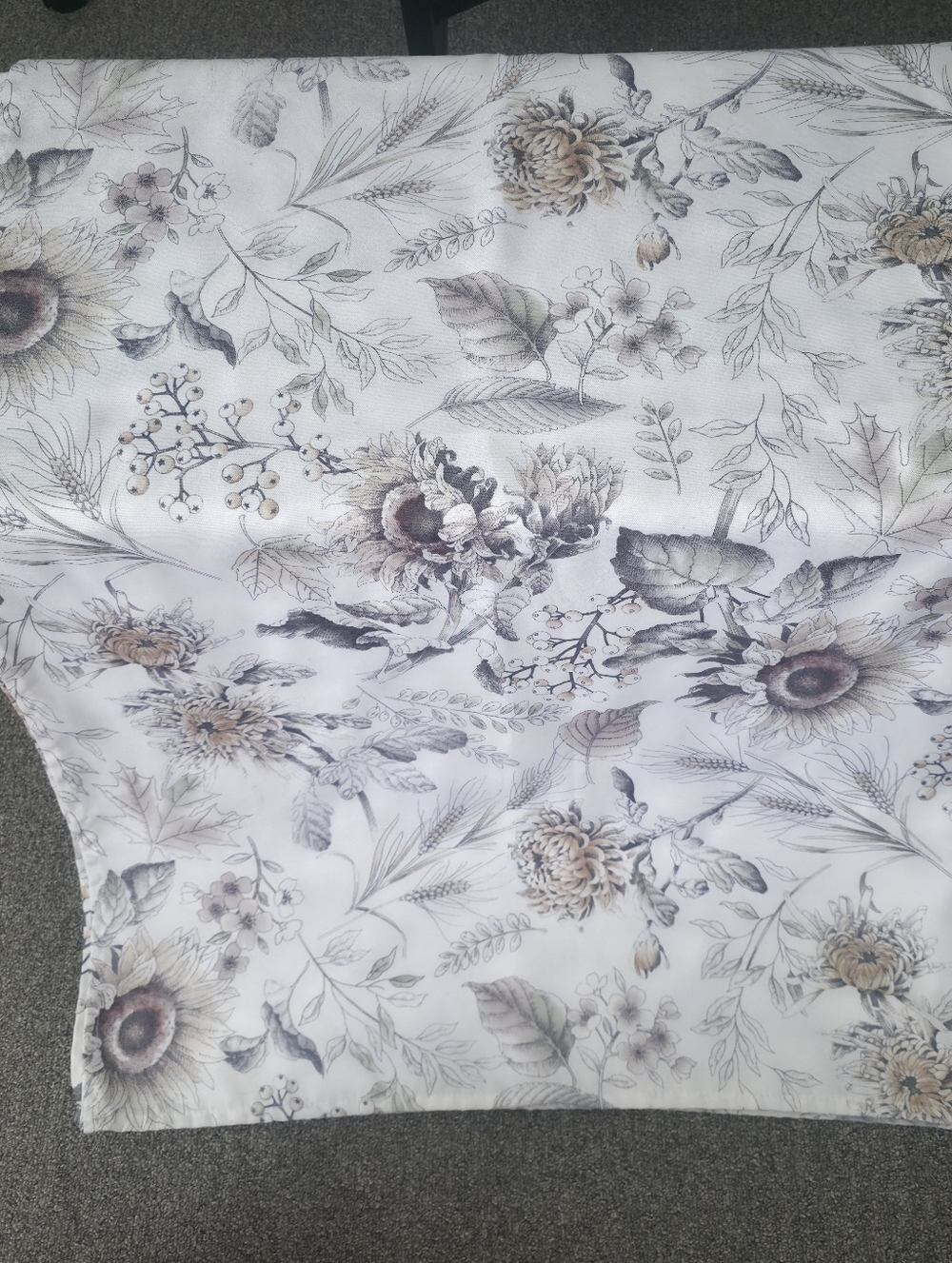 Shabby Chic Floral Rectangular Tablecloth - Picture 2 of 4